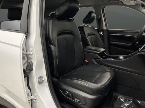 Used 2023 Jeep Grand Cherokee Limited w/ Luxury Tech Group II image 30