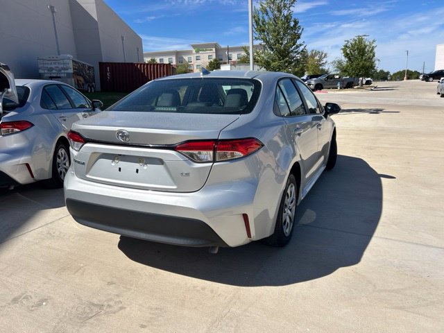 Used 2025 Toyota Corolla LE FWD image 3