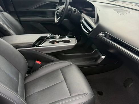 Used 2024 Cadillac Lyriq Luxury AWD/4WD image 15