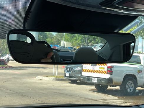 Used 2025 Hyundai Elantra Limited image 27