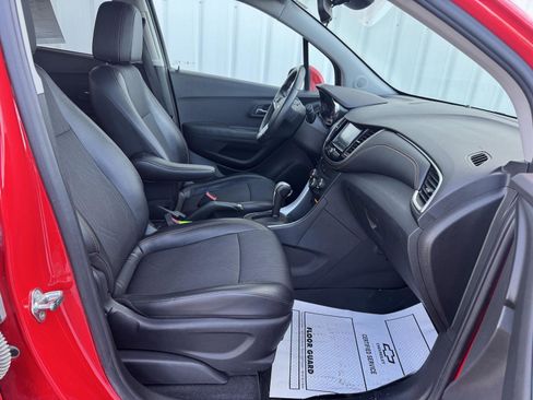 Used 2017 Chevrolet Trax LT w/ LT Convenience Package image 20