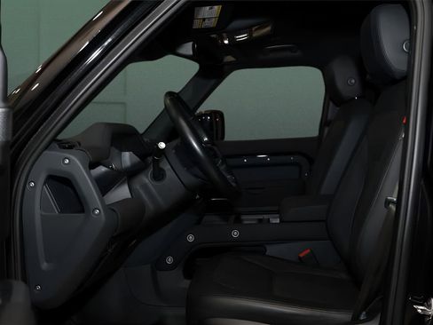 Used 2023 Land Rover Defender 110 X-Dynamic SE image 11