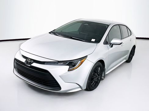 Used 2026 Toyota Corolla LE FWD image 3