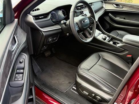 Certified 2025 Jeep Grand Cherokee L Limited w/ Luxury Tech Group II image 9