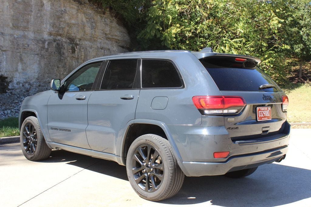 Used 2017 Jeep Grand Cherokee Altitude AWD/4WD image 8