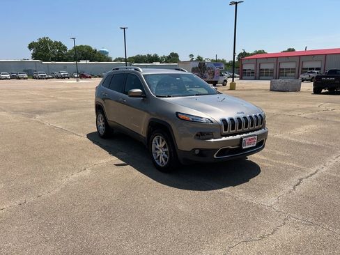 Used 2018 Jeep Cherokee Limited image 7