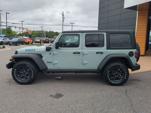 Used 2023 Jeep Wrangler Unlimited w/ Cold Weather Group AWD/4WD image 7