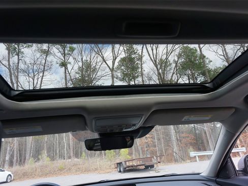 Used 2018 Honda Accord Touring image 15