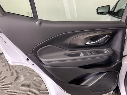 Used 2024 GMC Terrain SLE w/ Driver Convenience Package image 24