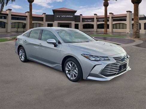 Used 2021 Toyota Avalon XLE w/ Carpet Mat Package (TMS) image 2