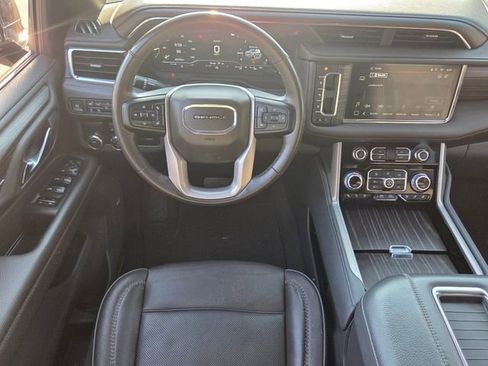Used 2022 GMC Yukon XL Denali image 14