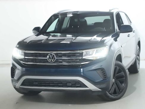 Used 2022 Volkswagen Atlas Cross Sport SE image 3