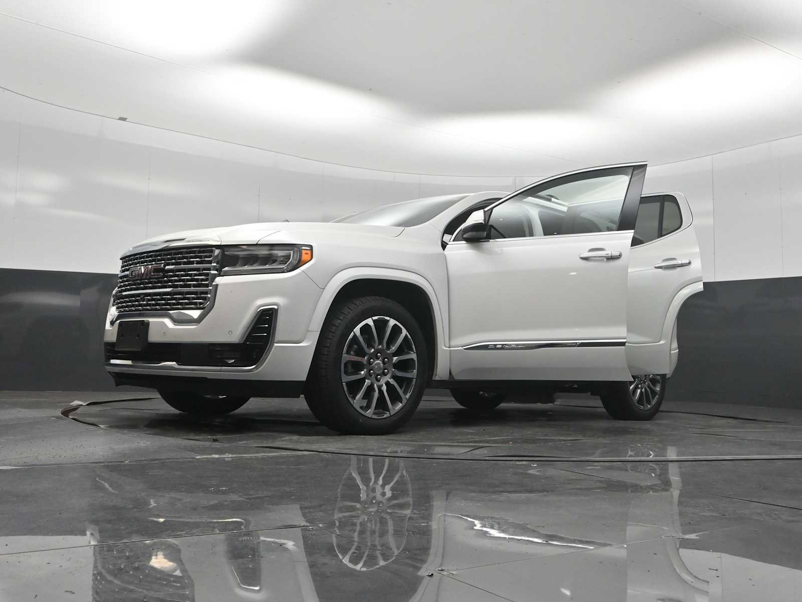 Used 2022 GMC Acadia Denali w/ Denali Ultimate Package AWD/4WD image 30