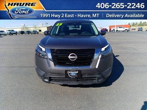 Used 2025 Nissan Pathfinder SV AWD/4WD image 16