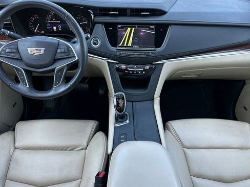 Used 2017 Cadillac XT5 Luxury w/ Driver Awareness Package AWD/4WD image 15