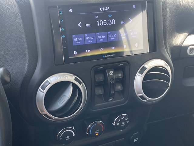 Used 2017 Jeep Wrangler Unlimited Sahara AWD/4WD image 13