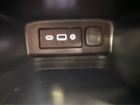 Used 2023 Chevrolet Equinox LT image 30