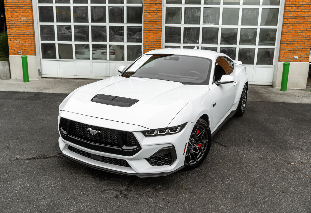 Used 2024 Ford Mustang GT Premium w/ GT Performance Package RWD image 2