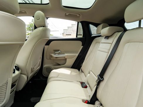 Used 2022 Mercedes-Benz GLA 250 4MATIC w/ Premium Package Lite image 26