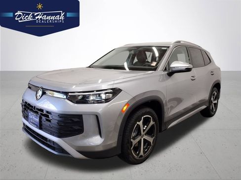 New 2025 Volkswagen Tiguan SE image 1