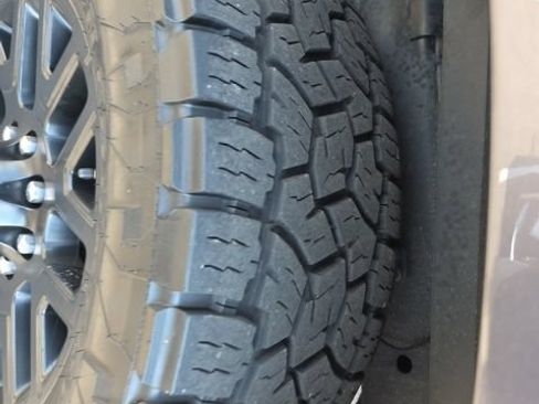 Used 2025 RAM 2500 Limited AWD/4WD image 7