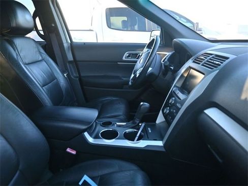 Used 2014 Ford Explorer XLT w/ Equipment Group 202A image 15