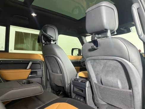 Used 2024 Land Rover Defender 110 X-Dynamic SE AWD/4WD image 30