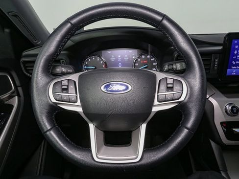 Used 2022 Ford Explorer XLT image 30