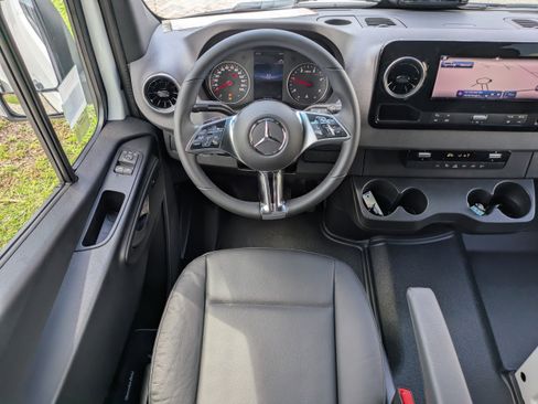 New 2025 Mercedes-Benz Sprinter 2500 image 17