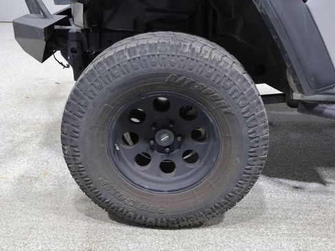 Used 2018 Jeep Wrangler Rubicon AWD/4WD image 9