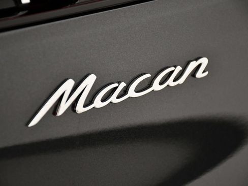 Certified 2026 Porsche Macan AWD/4WD image 11