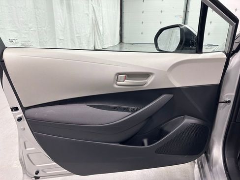 Used 2025 Toyota Corolla LE image 8