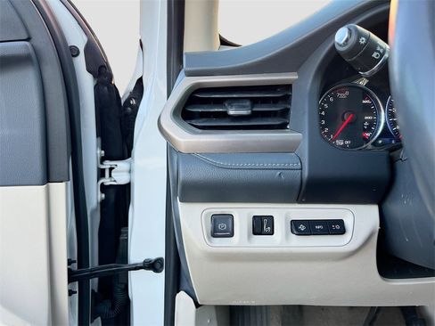 Used 2022 GMC Acadia Denali w/ Denali Ultimate Package image 10