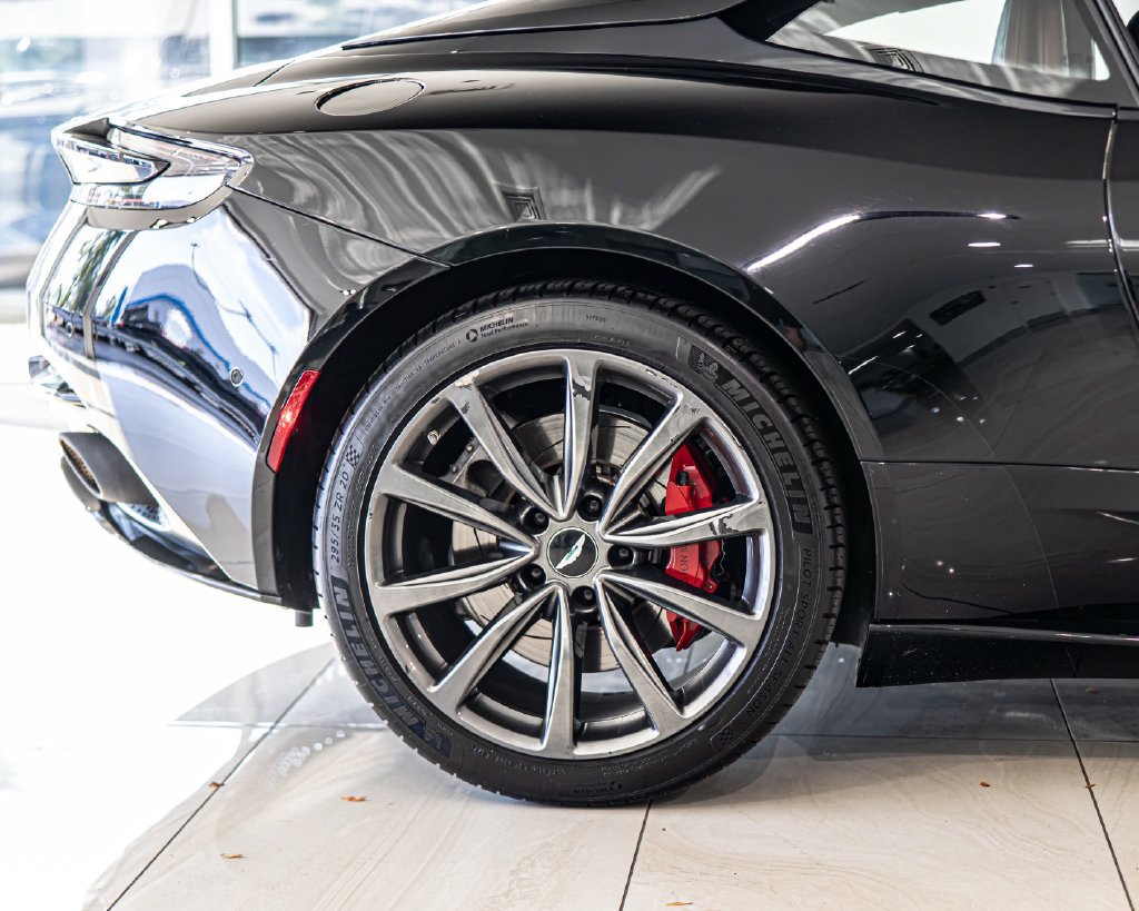 Used 2018 Aston Martin DB11 Coupe RWD image 11