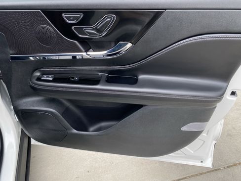 Used 2025 Lincoln Corsair AWD image 6