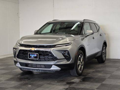Used 2024 Chevrolet Blazer LT w/ Convenience Package FWD image 4