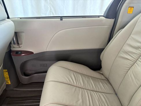 Used 2011 Toyota Sienna XLE image 10