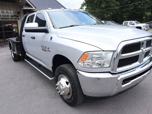 Used 2017 RAM 3500 Tradesman w/ Chrome Appearance Group AWD/4WD image 3