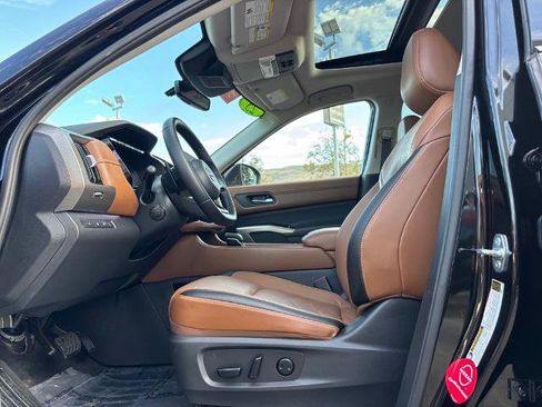 Certified 2025 Nissan Pathfinder Platinum w/ Cargo Package FWD image 10
