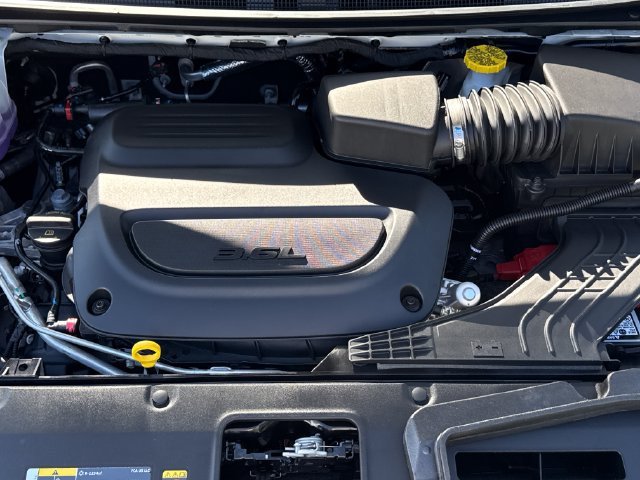 New 2027 Chrysler Pacifica Select AWD/4WD image 8