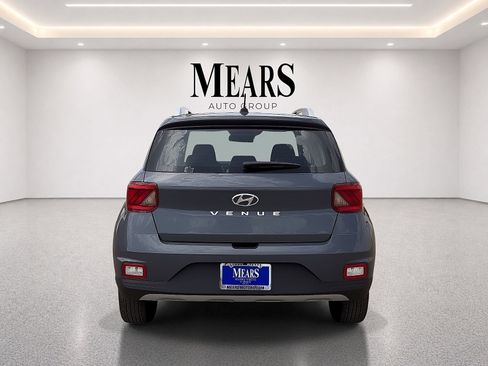 Used 2025 Hyundai Venue SEL FWD image 4