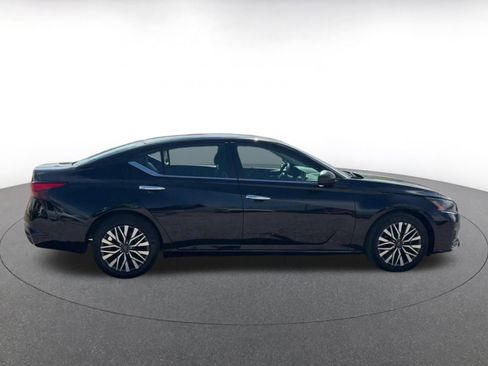 Used 2025 Nissan Altima 2.5 SV image 13