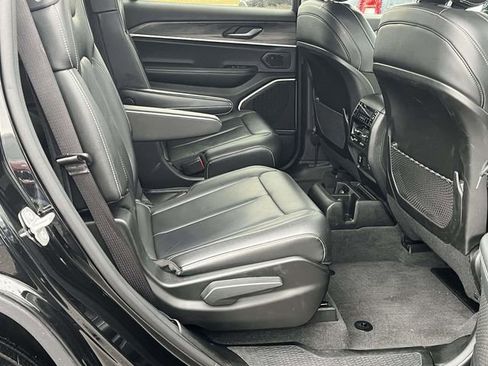 Used 2022 Jeep Grand Cherokee L Limited image 24