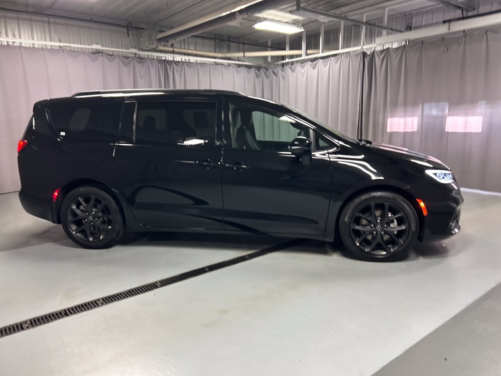 Used 2026 Chrysler Pacifica Select w/ S Appearance Package FWD image 8