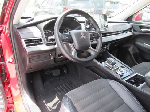 Used 2023 Mitsubishi Outlander SE AWD/4WD image 17