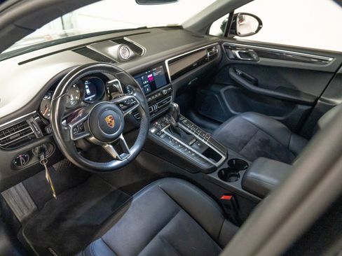 Certified 2020 Porsche Macan AWD/4WD image 4
