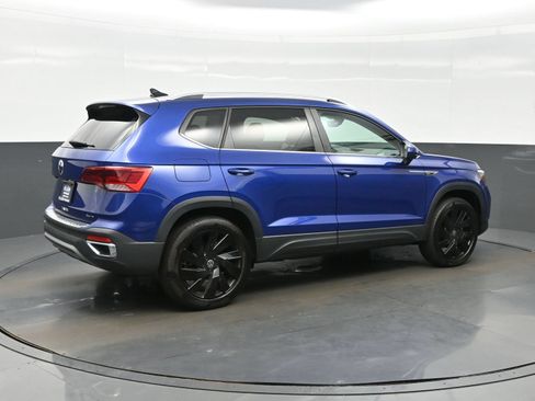 Used 2024 Volkswagen Taos SE w/ Panoramic Sunroof Package AWD/4WD image 6