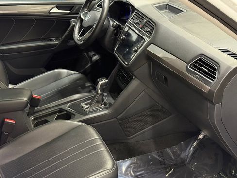 Used 2024 Volkswagen Tiguan SE image 31