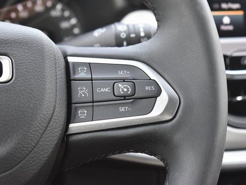 Used 2025 Jeep Compass Limited AWD/4WD image 29