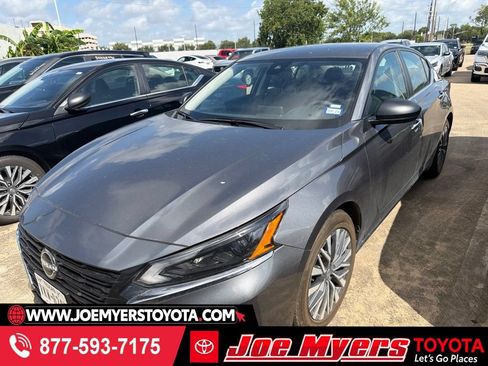 Used 2025 Nissan Altima 2.5 SV FWD image 1